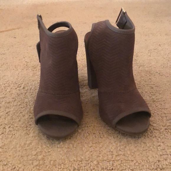 Aldo brown peep toe heels (size 8) - Picture 3 of 8